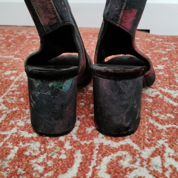 Metaphor Peekaboo Booties - Picture 5 of 7